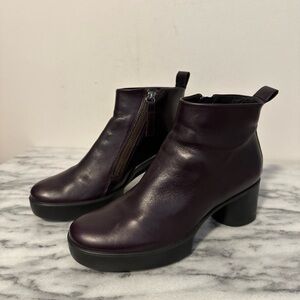 Elegant Women's Ankle Boots in Deep Purple ECCO Sz 36 side zipper